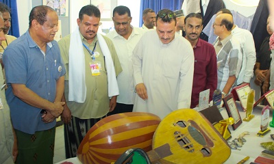 تدشين فعاليات اليوبيل الفضي للذكرى الـ25 لرحيل جوهرة الطرب بدوي زبير ..افتتاح معرض الفنان الراحل بدوي زبير بمدينة الشحر