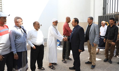 محافظ حضرموت يقدِّم واجب العزاء في وفاة الرائد التربوي أحمد سعيد باحبارة