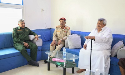 قائد المنطقة الثانية يقدم واجب العزاء للأستاذ عوض حاتم في وفاة ابنته