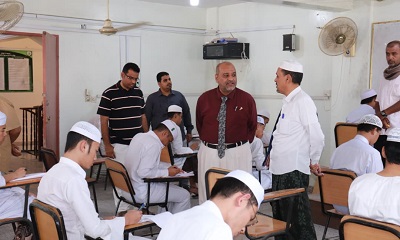 الأمين العام لجامعة الأحقاف يُدشّن امتحانات الفصل الدراسي الأول بكلية الشريعة والقانون بالمكلا