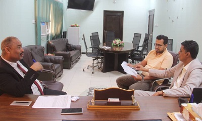 الجمحي يناقش مع المدير العام لمشروع الأشغال العامة بحضرموت والمهرة وسقطرى تدخلاتهم في القطاع الصحي بساحل حضرموت