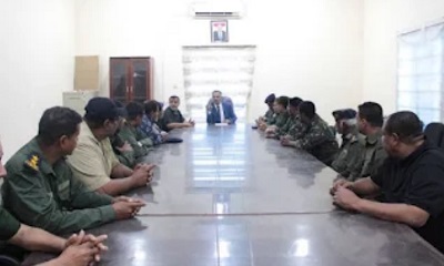 الأمين العام لمحلي حضرموت يشدد على اضطلاع الأجهزة الأمنية والعسكرية بواجباتها في حفظ الأمن وتطبيع الحياة العامة ويشيد بتكاتف أبناء المحافظة 