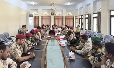 رئيس أركان المنطقة العسكرية الثانية يترأس اجتماعًا مع رؤساء الشُعب لمناقشة الوضع العام للمنطقة بعد الأحداث الأخيرة التي شهدتها محافظة حضرموت