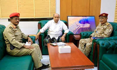 محافظ حضرموت يناقش مع أركان حرب المنطقة العسكرية الثانية الأوضاع العامة للمنطقة عقب الأحداث الأخيرة