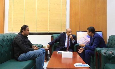 المحافظ الخنبشي يشدد على تعزيز منظومة كهرباء الوادي وصيانة الطرق الحيوية بساحل حضرموت