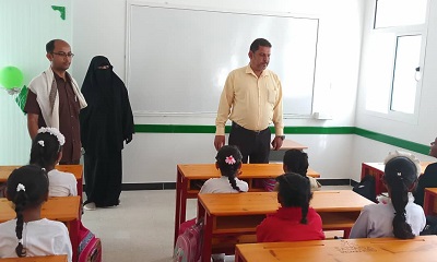 مدير تربية سيئون يدشن بدء الدراسة بمدرسة الأندلس بتاربة