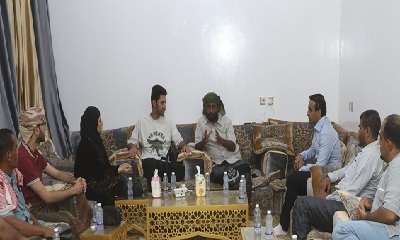 الشيخ عمرو بن حبريش يلتقي بالمكلا مجموعة من الحقوقيين والباحثين في مجال حقوق الإنسان