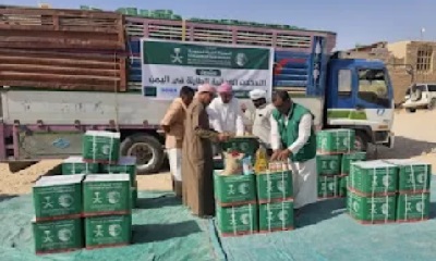 المدير العام السماحي يدشن توزيع المساعدات الغذائية المقدمة من مركز الملك سلمان للأسر الفقيرة والمحتاجة بمديرية السوم