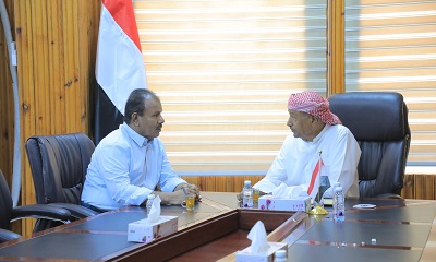الوكيل بارباع يستقبل الوكيل السابق الأستاذ عامر سعيد العامري ويؤكد ضرورة تظافر جهود جميع الشخصيات الوطنية بالمحافظة
