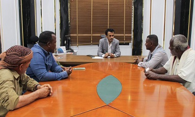 الوكيل الجيلاني يلتقي أعيان وشخصيات مديرية بروم ميفع ويوجه بحل عاجل لمشكلة الكهرباء