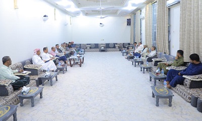 الوكيل بارباع يعقد لقاء يضم عدد من المكاتب الخدمية لمناقشة الأوضاع العامة وتعزيز وتيرة العمل الخدمي بمدينة سيئون ووادي حضرموت
