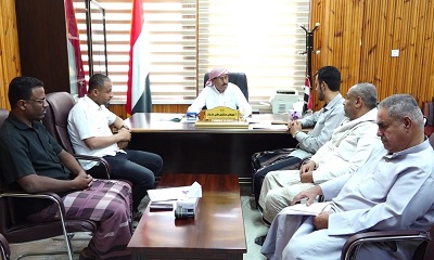 وكيل محافظة حضرموت يلتقي نقابتي الأطباء والمهن الصحية ويناقش قضايا الكادر الصحي بهيئة مستشفى سيئون
