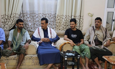 وكيل حضرموت الجيلاني يزور أسرة الشهيد الرائد محمد باحميش رفاقه الشهداء