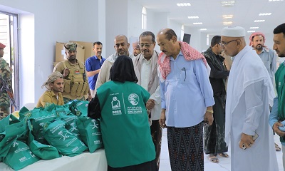 الوكيل بارباع يدشن مشروع كسوة فرح لأطفال اليمن بمدينة سيئون
