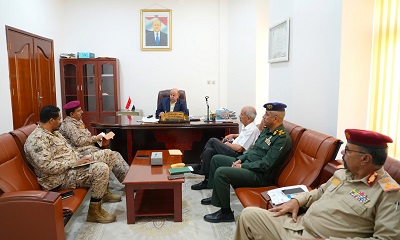 عضو مجلس القيادة الرئاسي محافظ حضرموت يترأس اجتماعاً للجنة الأمنية للوقوف على مستوى تنفيذ المهام الأمنية بالمحافظة