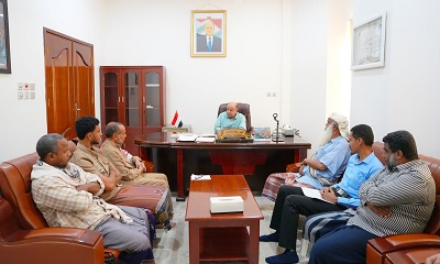 عضو مجلس القيادة محافظ حضرموت يلتقي لجنة ضحايا السجون والمعتقلين ويؤكد أولوية معالجة الملف