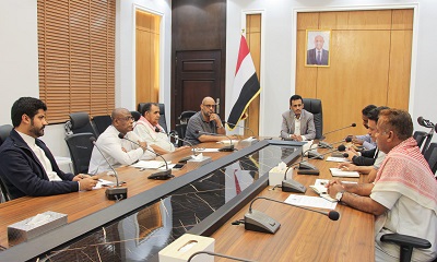 ناقش تعزيز المخزون الاستراتيجي ومتابعة الواردات ومراقبة الأسواق .. وكيل حضرموت الجيلاني يرأس الاجتماع الأول للجنة مراجعة وتقييم الوضع التمويني والخدمي بالمحافظة