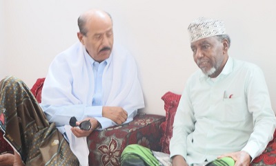 الوكيل بارباع يطمئن على صحة الفنان سعيد عبدالخير بسيئون