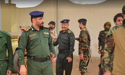مدير عام الأمن والشرطة بوادي حضرموت يتفقد الوحدات الأمنية ويهنئهم بعيد الفطر المبارك