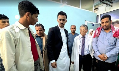 بتوجيهات عضو مجلس القيادة الرئاسي الخنبشي ..الوكيل الجيلاني يزور المرضى في أول أيام العيد ويوزع الهدايا العيدية نيابة عن المحافظ الخنبشي