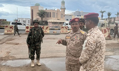 قائد المنطقة العسكرية الثانية ينفذ جولة ميدانية على عدد من النقاط العسكرية بالمكلا ويؤكد رفع الجاهزية خلال عيد الفطر