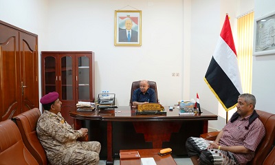 عضو مجلس القيادة محافظ حضرموت يناقش مستجدات الأوضاع العسكرية والأمنية بالمحافظة