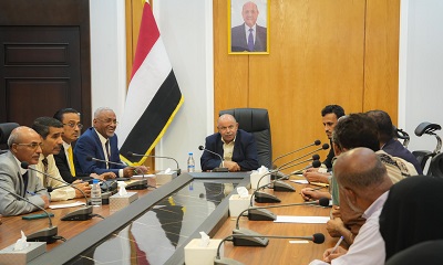 عضو مجلس القيادة محافظ حضرموت يعقد اجتماعاً موسعاً لمعالجة قضايا المعلمين ويؤكد التزام السلطة المحلية بدعم العملية التعليمية
