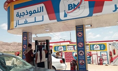 السلطة المحلية بمديرية تريم تنفذ حملة ميدانية لضبط تسعيرة الغاز وتتخذ إجراءات بحق المخالفين