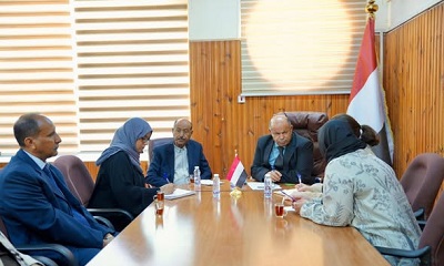 الخنبشي يلتقي وفد مكتب المبعوث الأممي الخاص إلى اليمن ويؤكد أهمية توحيد الخطاب الإعلامي ودعم مسار السلام
