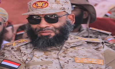 عضو مجلس القيادة المحافظ الخنبشي يعزي قائد المنطقة العسكرية الأولى في وفاة ابن عمته
