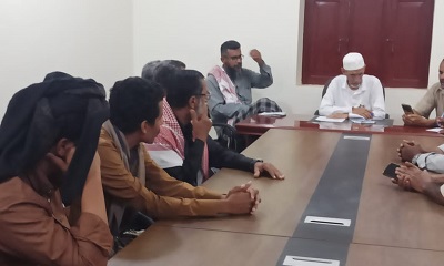 مدير عام مديرية دوعن يلتقي مالكي محطات الوقود