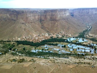 الاجهزه الامنية تلقي القبض على اثنين من المشتبه بهم في سرقة البيوت بمديرية رخية