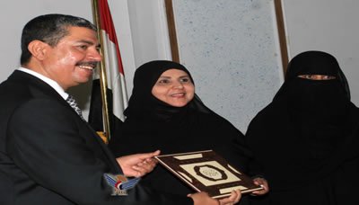 وزير النفط يؤكد الاهتمام بالمرأة وافساح المجال أمامها لتولي المناصب القيادية