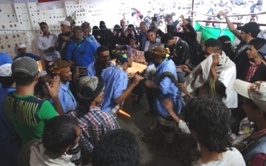 وسط توافد كبير لزوار مهرجان صيف صنعاء السابع.. الخيمة الحضرمية تبهر الجميع .. والإنشاد الحضرمي يغرد وينال إعجاب الحضور