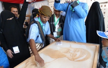 الرسام الحضرمي هبشان  يدهش زوار مهرجان صيف صنعاء السابع