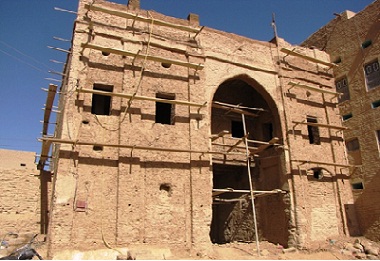 بتمويل من الصندوق الاجتماعي للتنمية بدء العمل الفعلي في ترميم البوابة الغربية التاريخية لمدينة سيئون