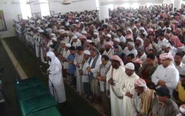 محافظ حضرموت ونائب وزير الداخلية يشاركا في تشييع جثمان الشهيد سعد بن حبريش