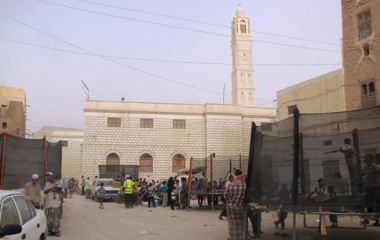 كبرى جوامع مدينة سيئون ( طه بن عمر وجامع سيئون ) تشهد ختائم ليلة 27 رمضان