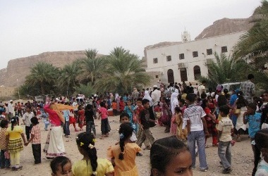 ختائم ليلة 21 بمدينة سيئون .. 7 مساجد تودّع الشهر الفضيل بالدموع