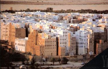 مناقشة أنشطة مشروع تعزيز الحكم الرشيد في مديرية شبام حضرموت