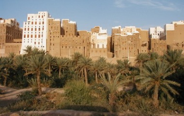 توزيع جوائز المسابقة الثقافية والانشادية والقصة القصيرة التي نظمها فريق الأهلي بالسحاري بشبام
