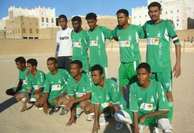 فريق الأهلي الرياضي الثقافي الاجتماعي بمنطقة السحاري بالحوطة مديرية شبام حضرموت يدشن أول مشاريعه الاجتماعية 
