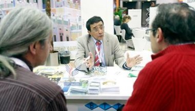 القائم بأعمال سفارة اليمن بألمانيا يشيد بالمشاركة الفاعلة في معرض برلين السياحي