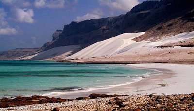 الأرصاد يهيب بمرتادي البحر بأرخبيل سقطرى من منخفض جوي متعمق