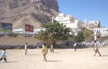في أول لقاء من نوعه .. التعادل السلبي بين منتخبي طلاب مدرستي الأمل للصم والبكم والزبيري للتعليم الأساسي بسيئون