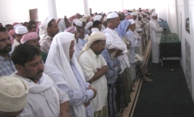 في موكب جنائزي مهيب وادي حضرموت يودّع مدير عام صندوق النظافة بالوادي السابق