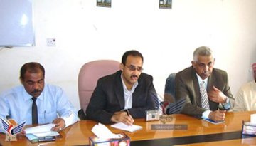 اجتماع بمديرية تريم يناقش استكمال معالجة العديد من الحالات المتضررة من سيول 2008