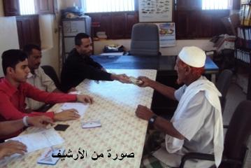صرف مبالغ الايواء لـ595 أسرة متضررة بمديرية تريم