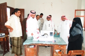 وفد من برامج عبداللطيف جميل لخدمة المجتمع يزور عددا من المعاهد المهنية ومراكز تنمية المجتمع بالمكلا