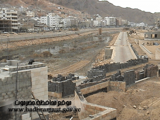 منظر لخور المكلا عند تجهيز الضفة اليسرى